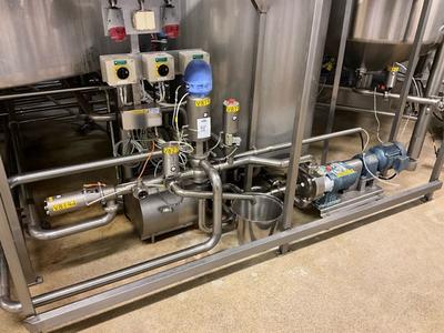 Immagine panoramica di Alfa laval pneumatic valv and pump setup